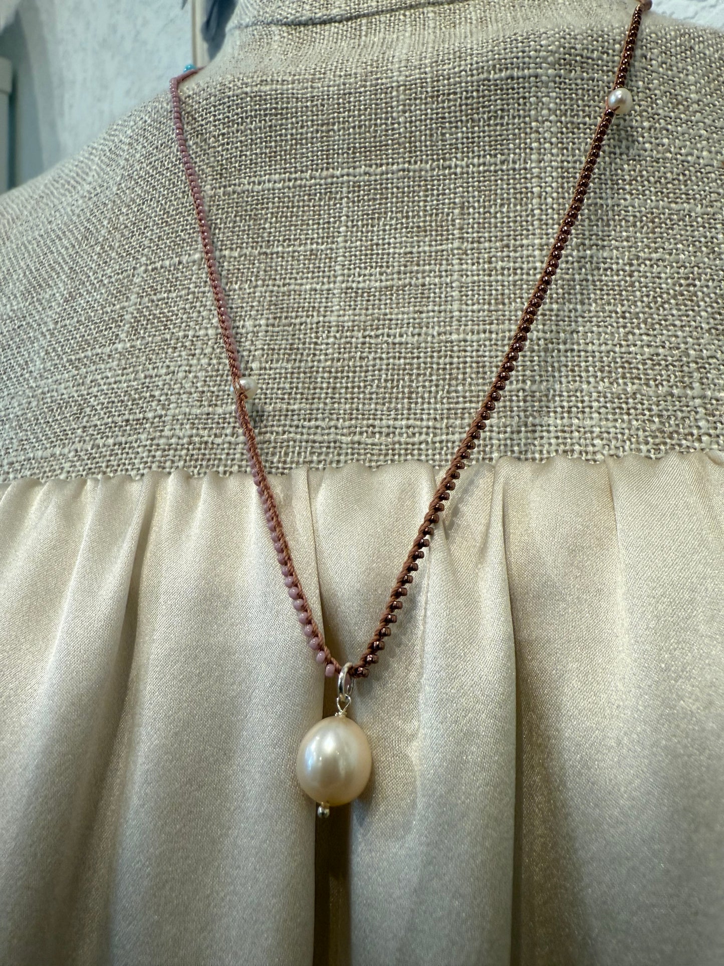 BI-COLOR PEARL DROP NECKLACE