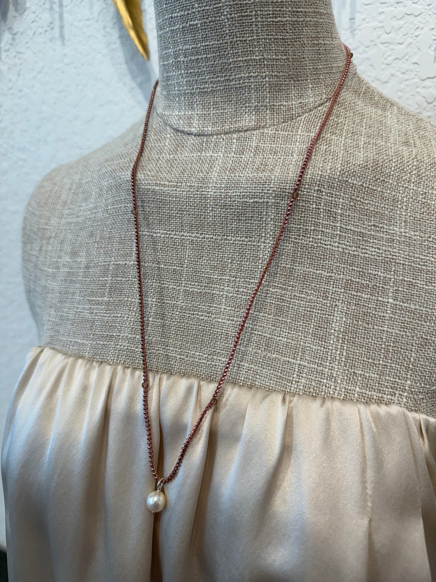 BI-COLOR PEARL DROP NECKLACE