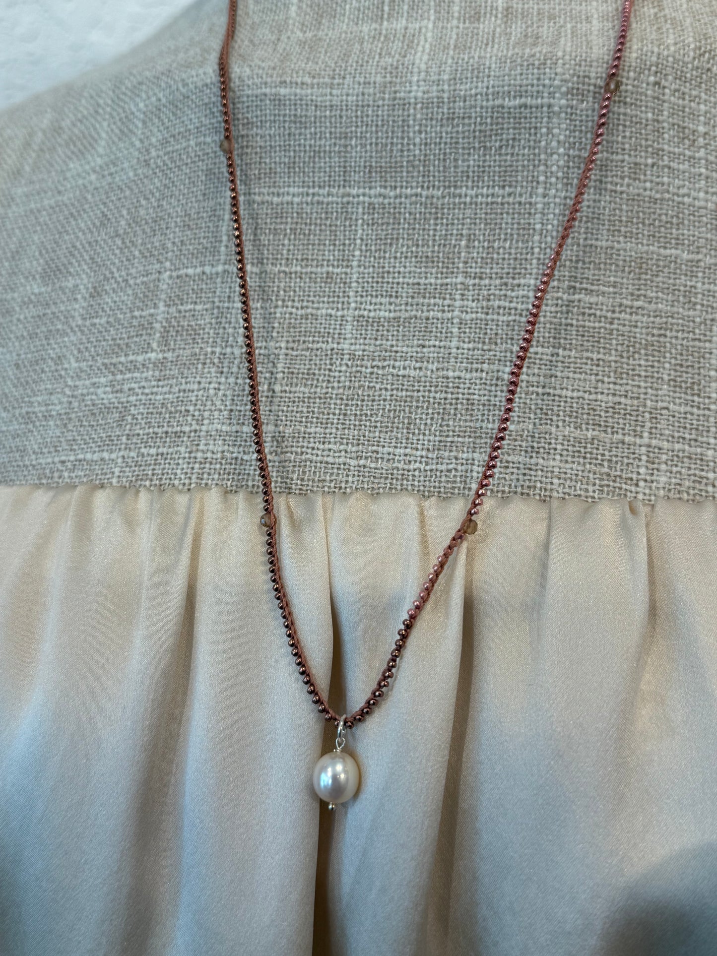 BI-COLOR PEARL DROP NECKLACE