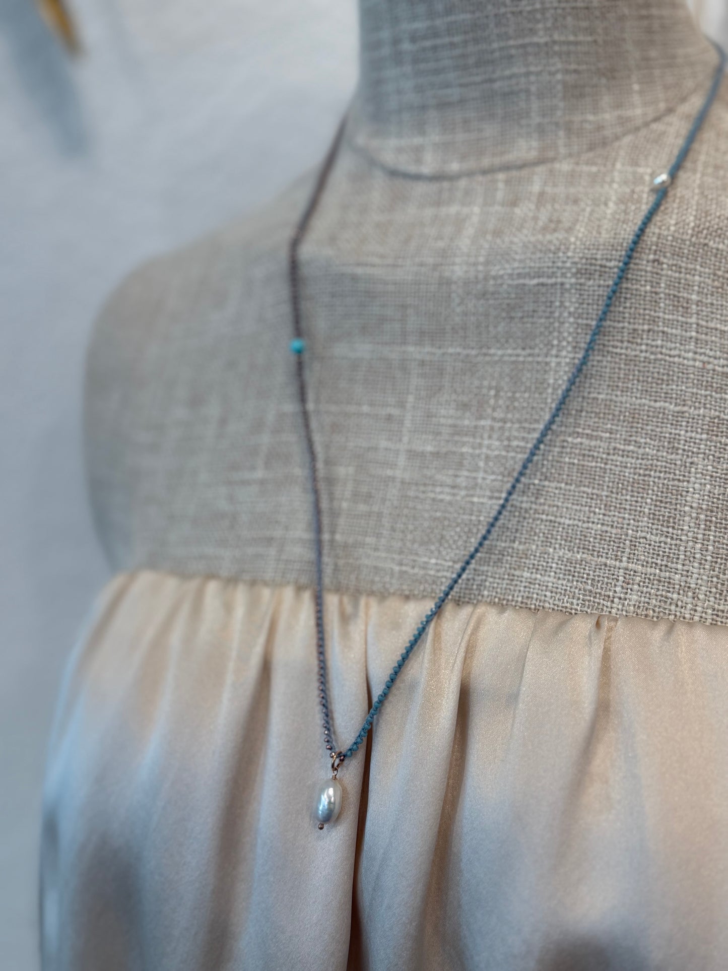 BI-COLOR PEARL DROP NECKLACE