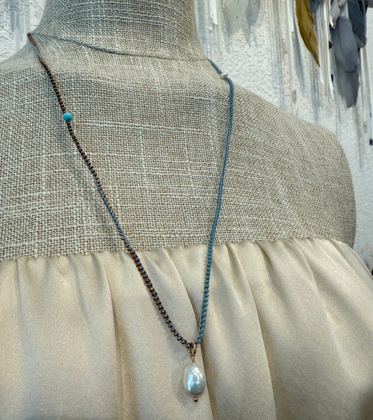 BI-COLOR PEARL DROP NECKLACE