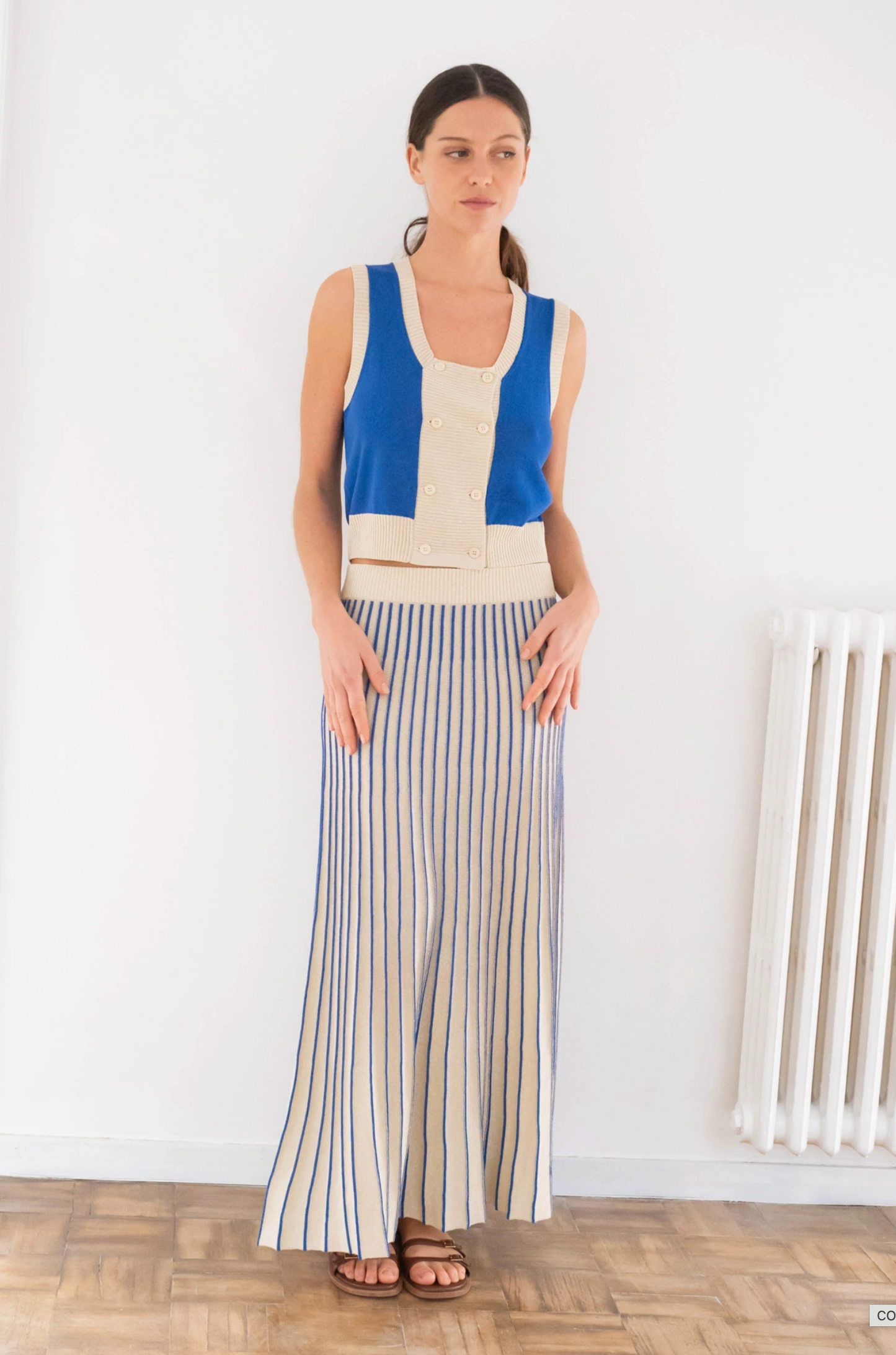 CONTRAST BUTTONED VEST