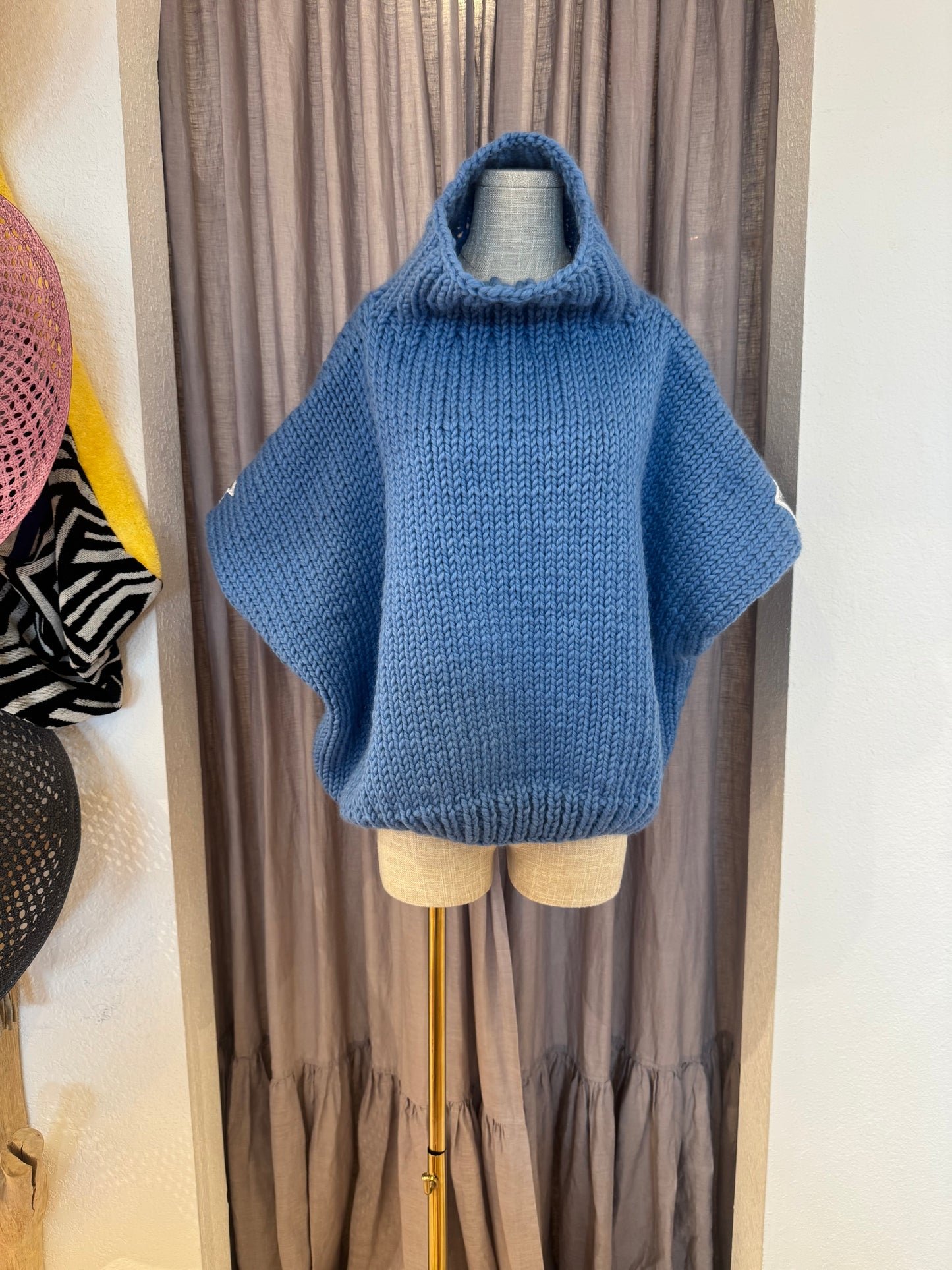 SLOUCHY SLEEVELESS STAR PULLOVER