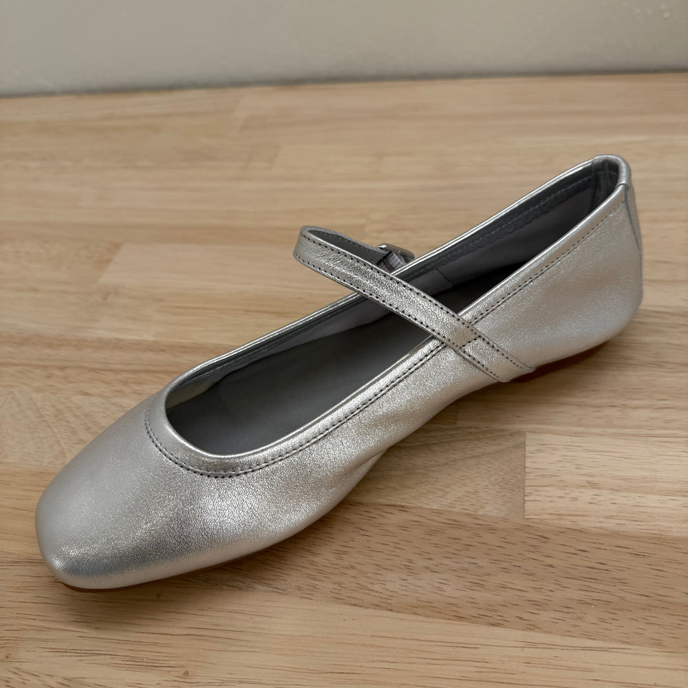 
                  
                    HONOR METALLIC CC SILVER BABIES
                  
                