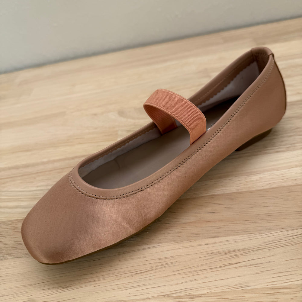 
                  
                    HALLY SATIN NUDE BABIES
                  
                