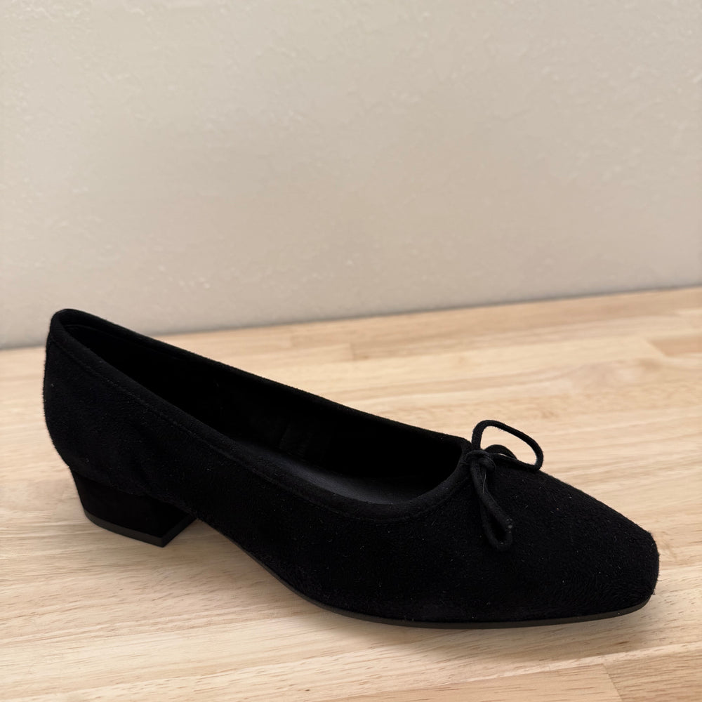 
                  
                    FETISH VELVET LEATHER HIGH-HEEL BALLERINAS BLACK
                  
                