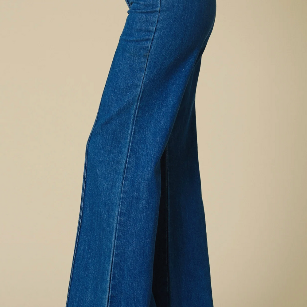 
                  
                    ANNE WIDE LEG JEANS
                  
                