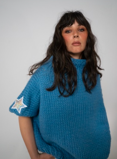 SLOUCHY SLEEVELESS STAR PULLOVER