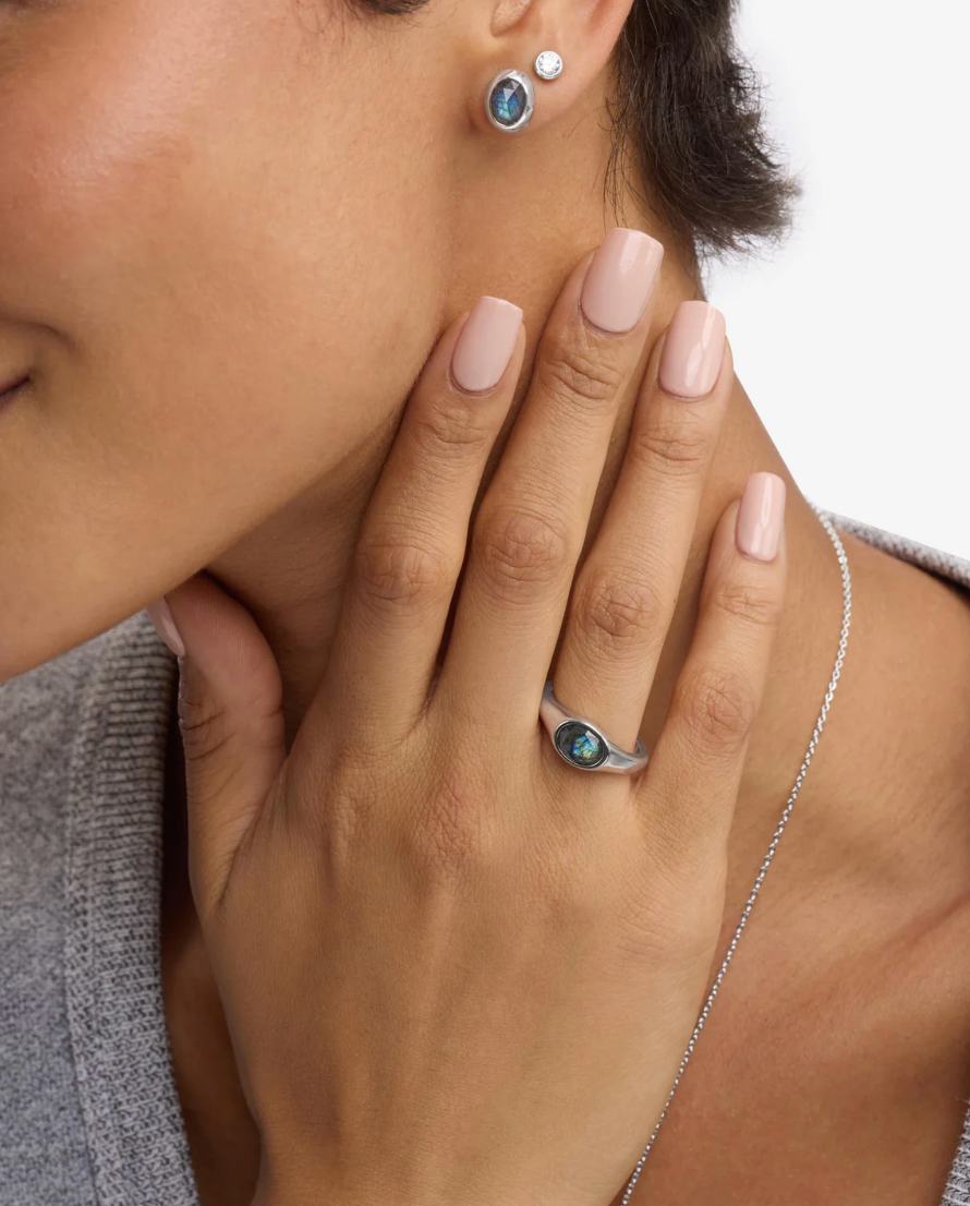 SHE'S A BOSS SIGNET RING